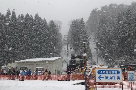 連休は、研修で広島へスキー場にヽ(^o^)